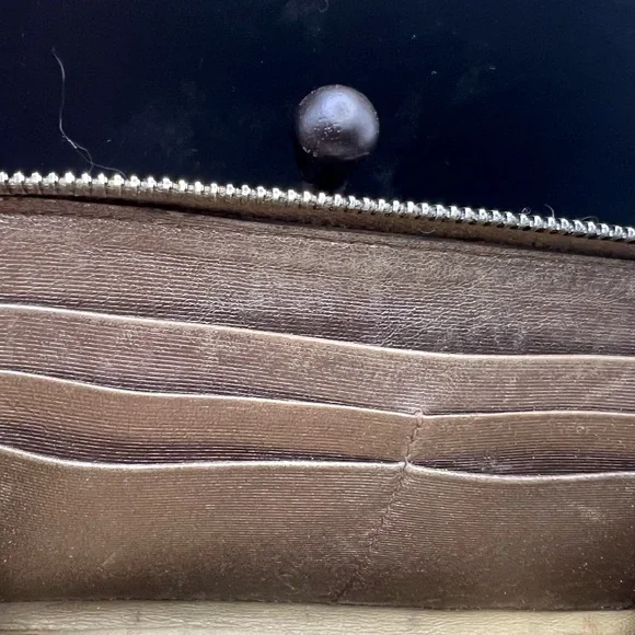 Authentic Bottega Veneta
Intrecciato Metallic Zippy Wallet

Dust Bag included - Picture 8 of 14